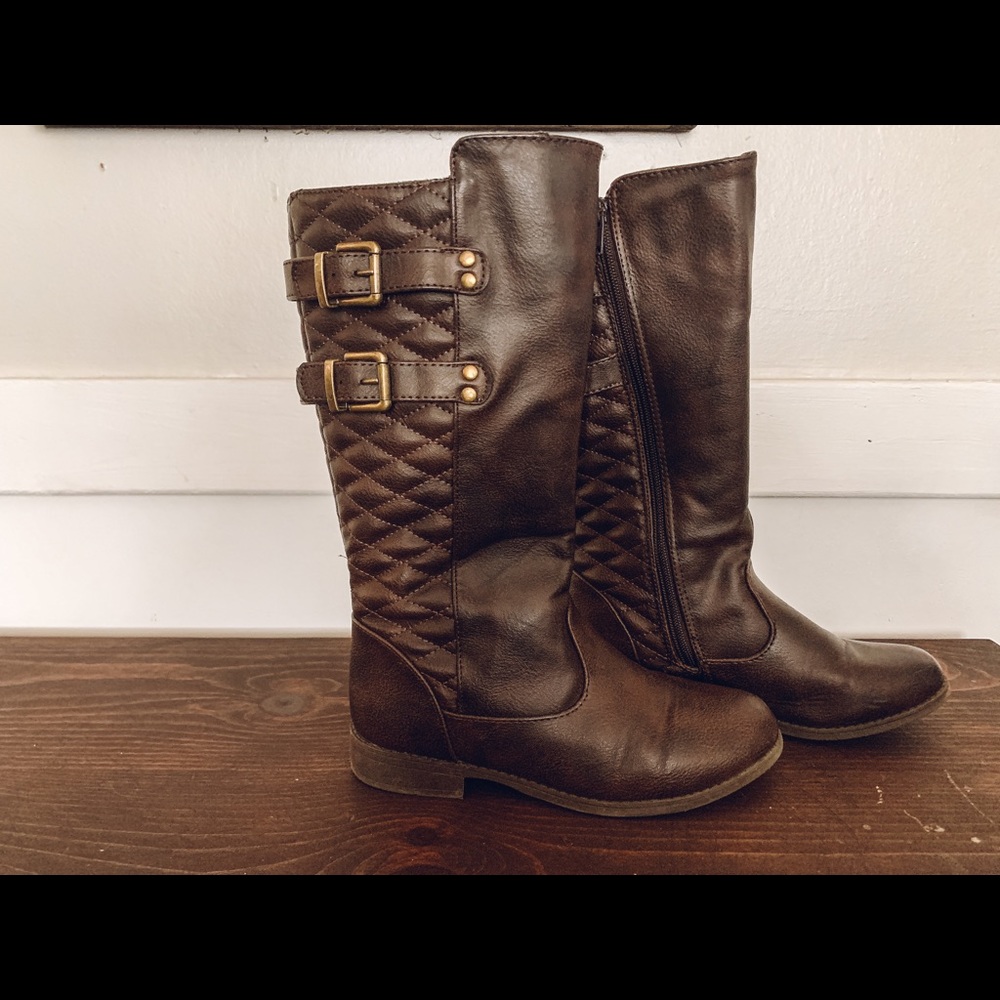 Girls youth size 2 piper boots.